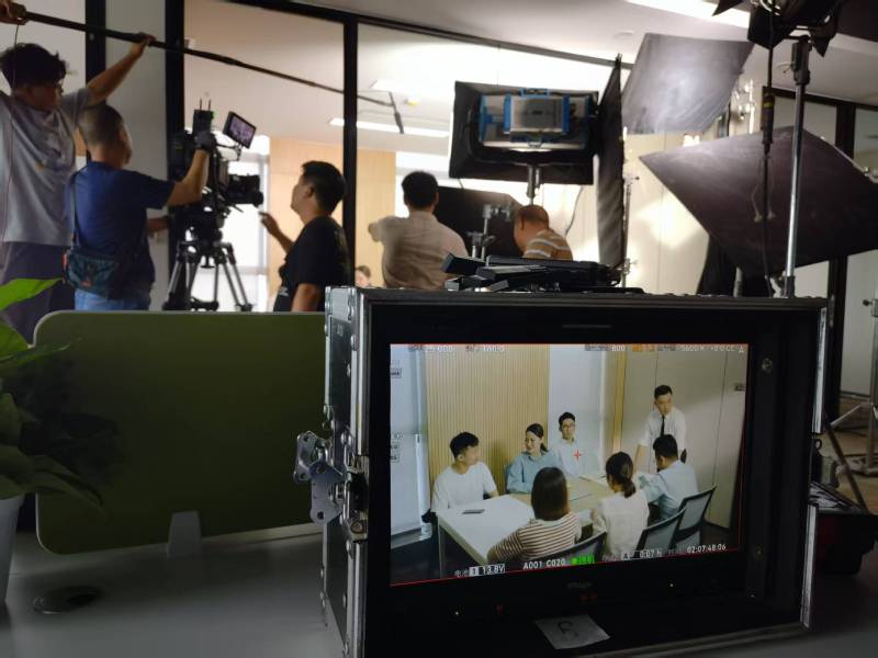 南丰县TVC拍摄公司：科技产品视觉化大师，诠释未来感与功能美学